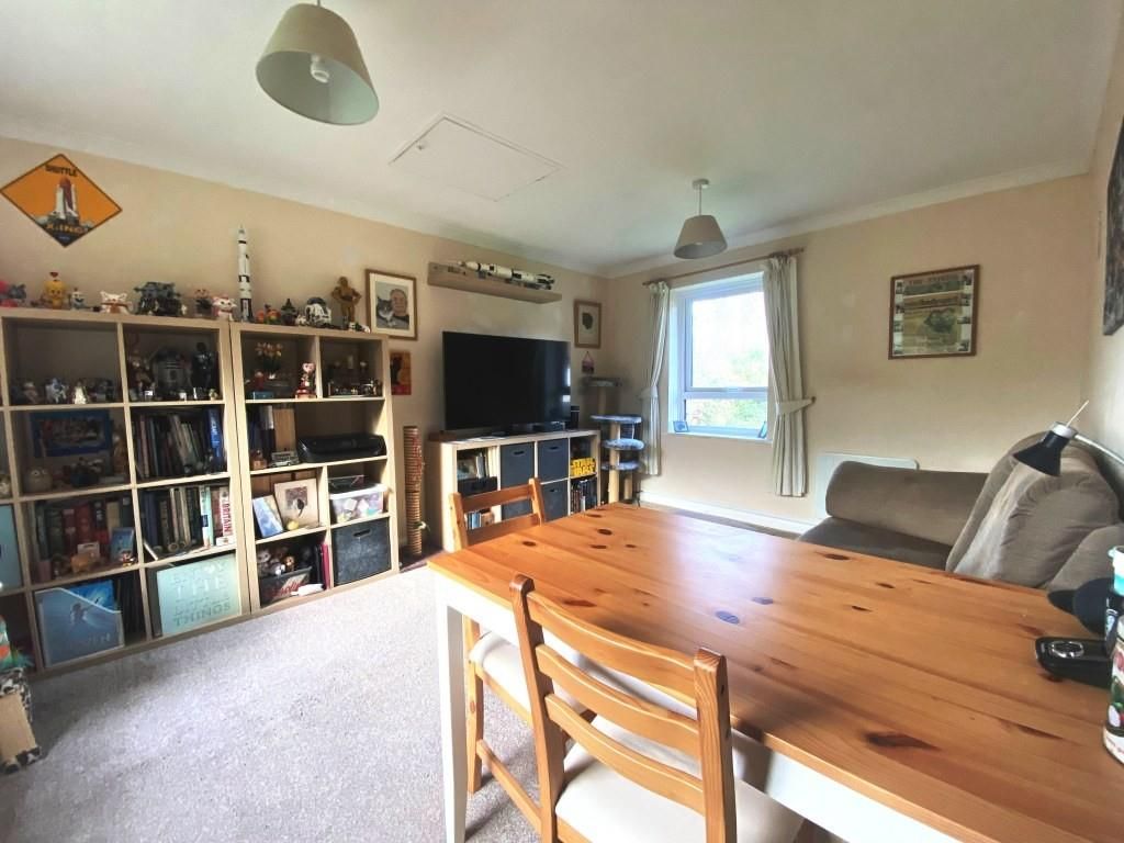 Property photo 3 of 8 6 Pelham Sitting.Jpg