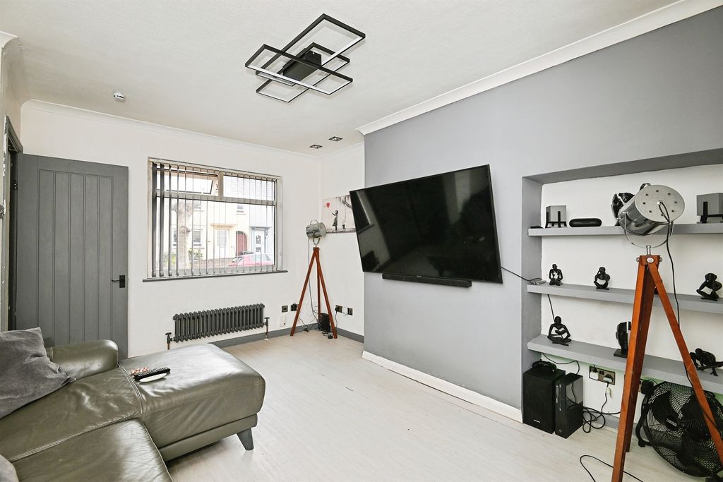 Property photo 3 of 9