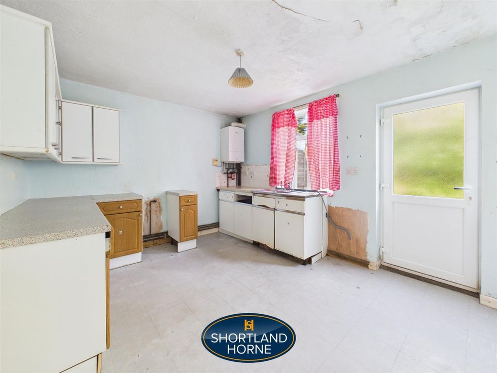 Property photo 3 of 11 Kitchen