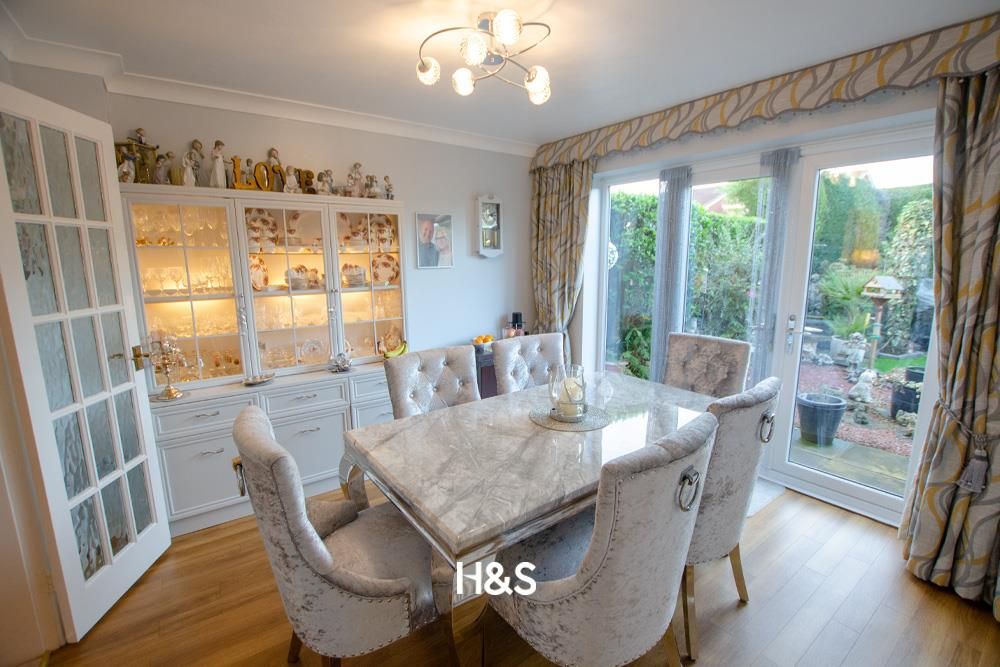 Property photo 3 of 17 1 Pensham Croft - Dining.Jpg