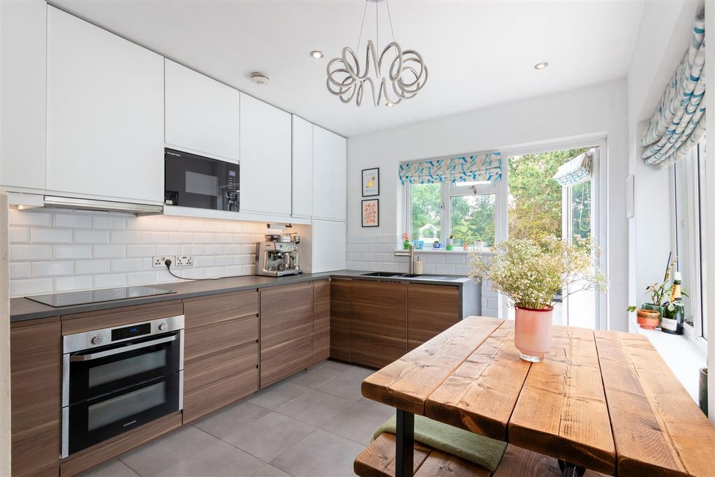 Property photo 3 of 12 Kitchen/Dining Room