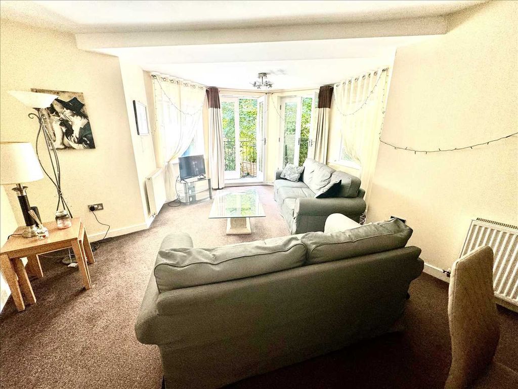 Property photo 3 of 6 Bedroom