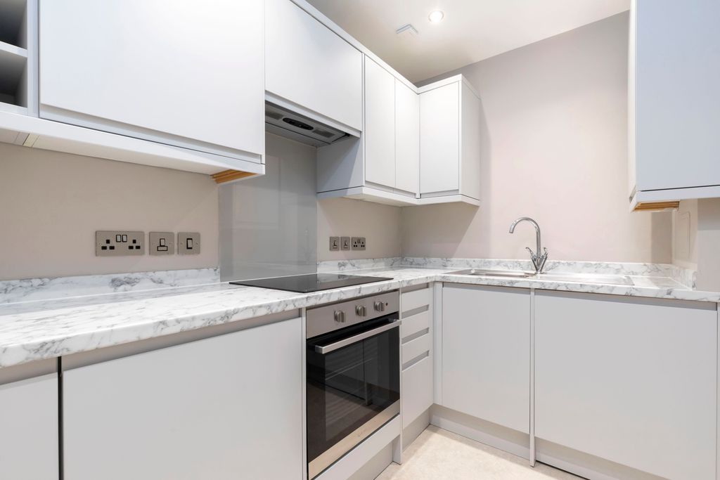 Property photo 1 of 5 Flat 2, 51-53 High St-01