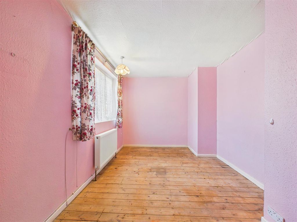 Property photo 3 of 10 Cam05193G0-Pr0133-Still004.Jpg