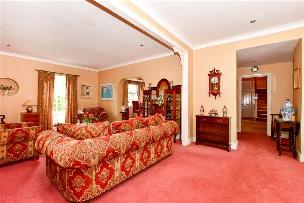 Property photo 3 of 20 Lounge