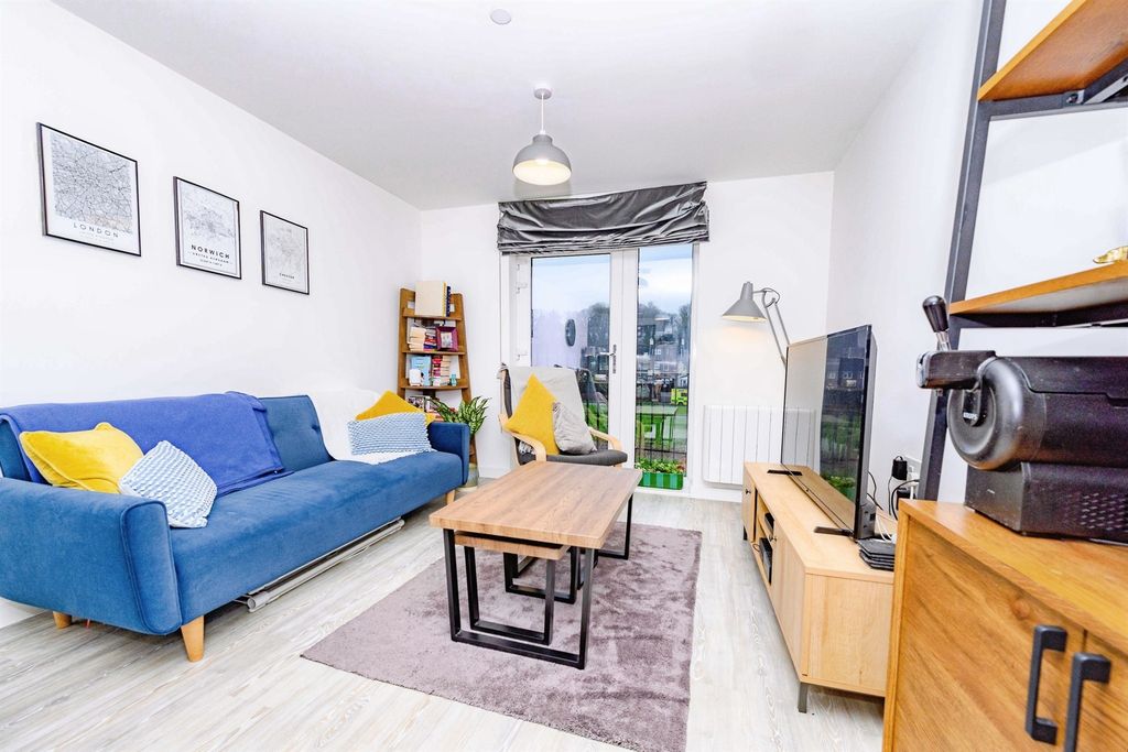 Property photo 2 of 14