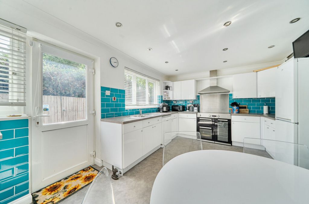 Property photo 2 of 30