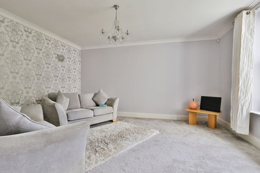 Property photo 3 of 17 Photo