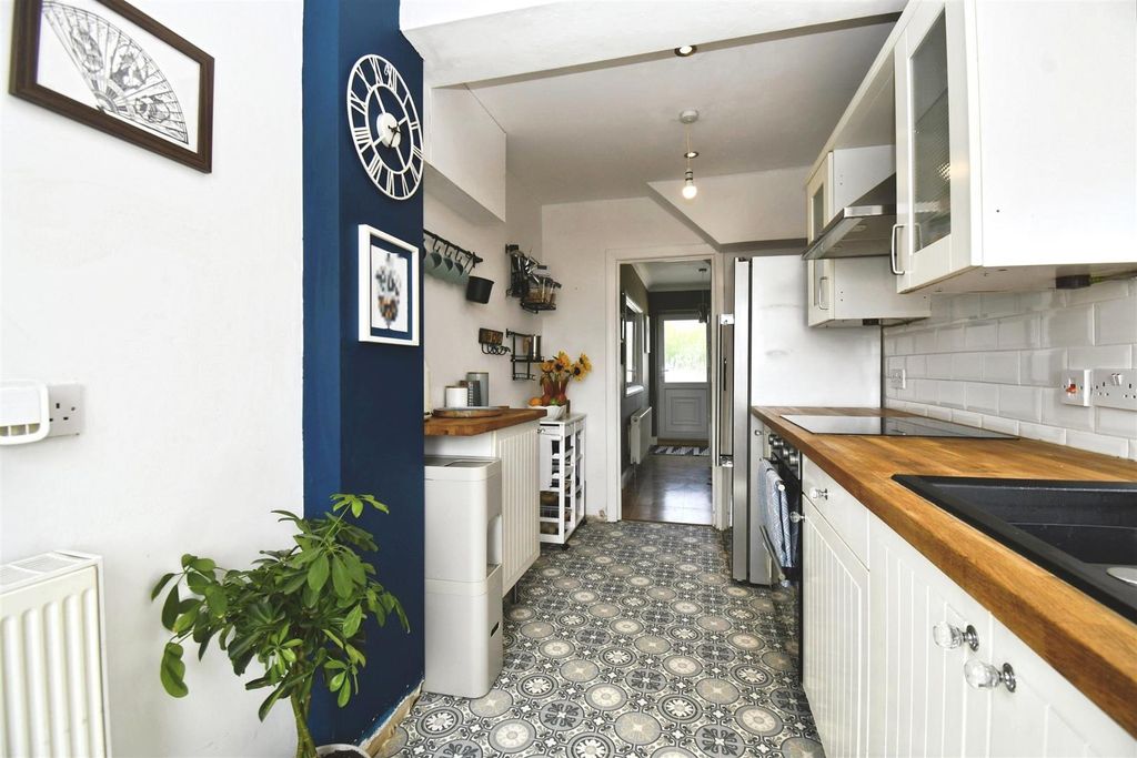 Property photo 3 of 24 Kitchen