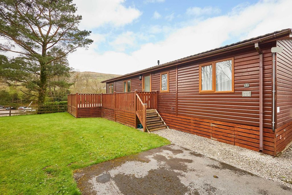 Property photo 2 of 31