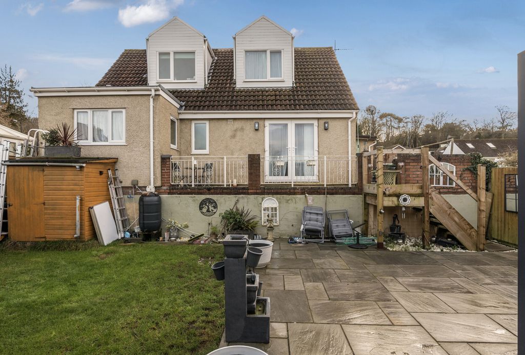 Property photo 3 of 15 1396101-16-695E4d...