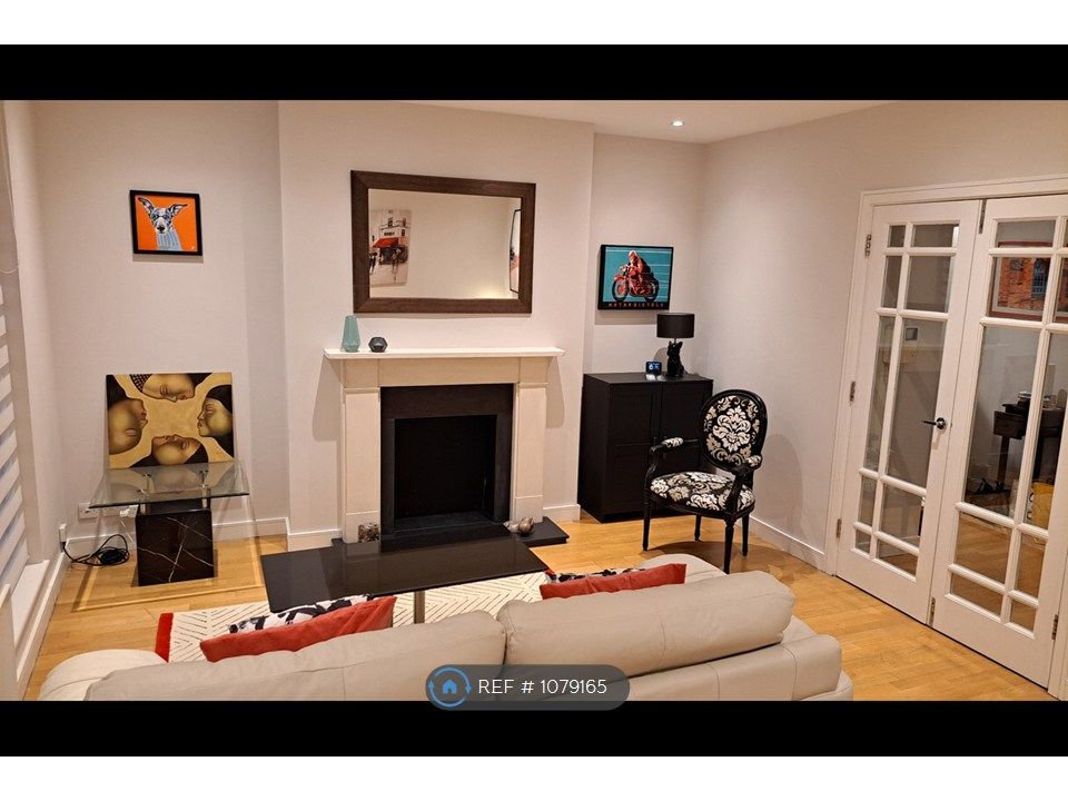 Property photo 1 of 17 Living Room