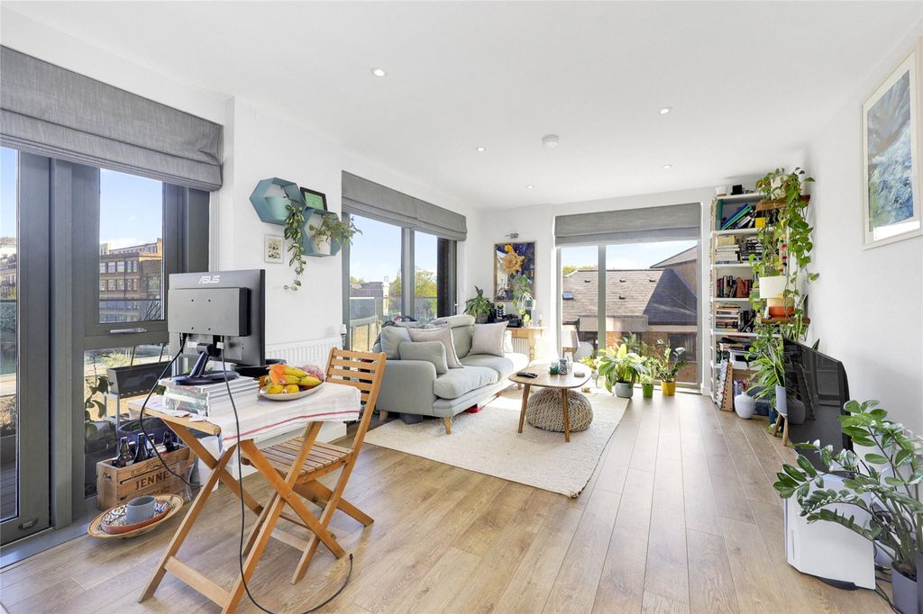 Property photo 1 of 24 Picture No. 04