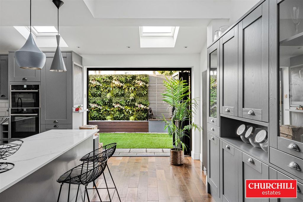 Property photo 3 of 24