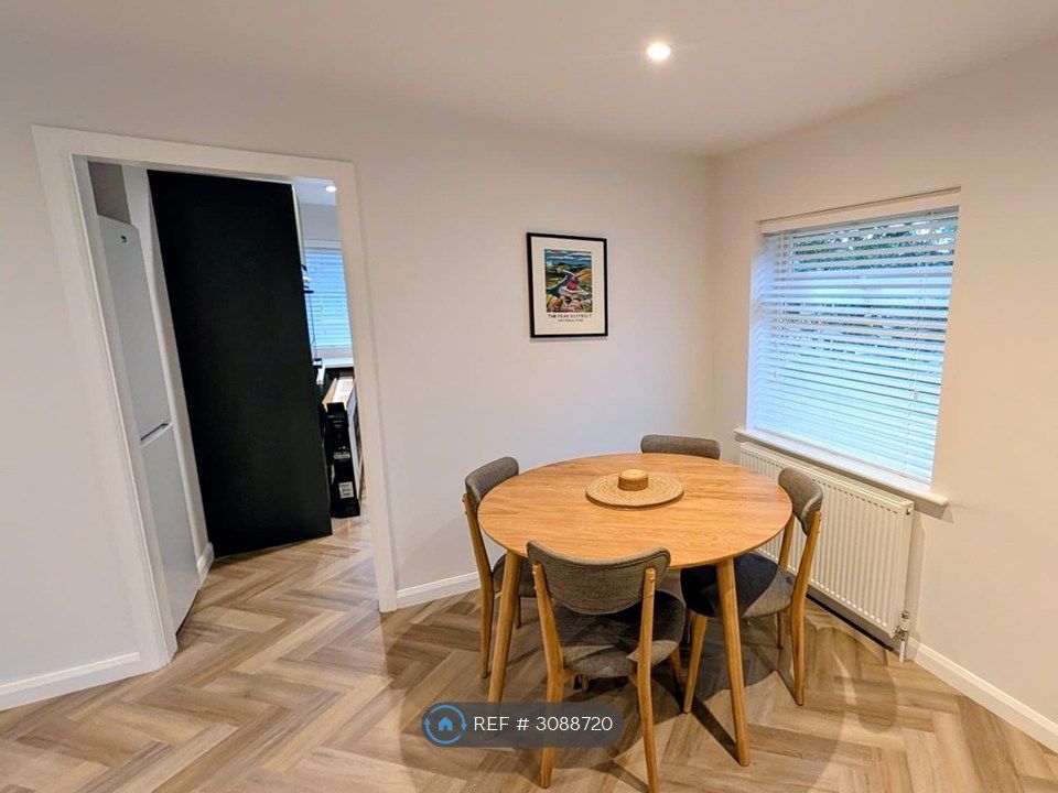Property photo 2 of 28