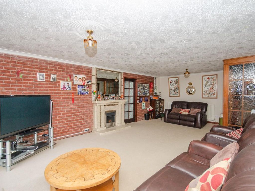 Property photo 3 of 28 Lounge Pic 2.Jpg