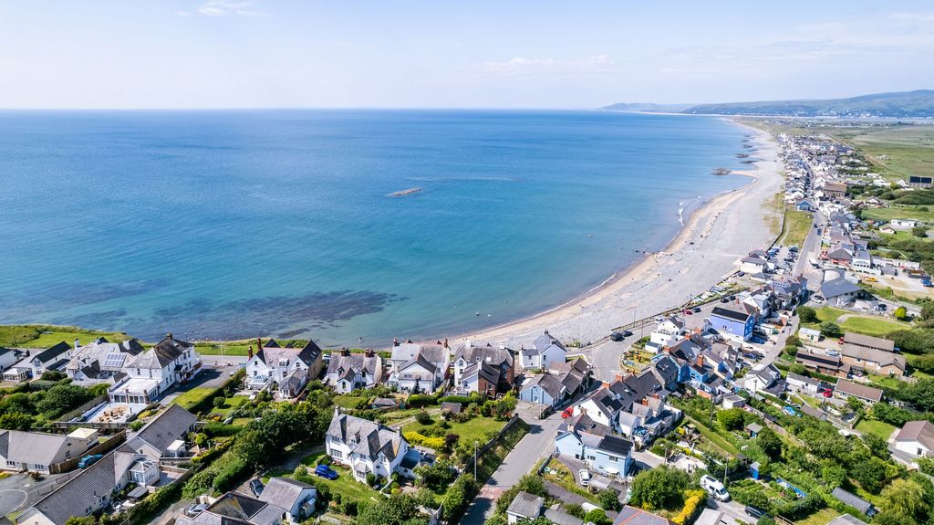 Property photo 1 of 41