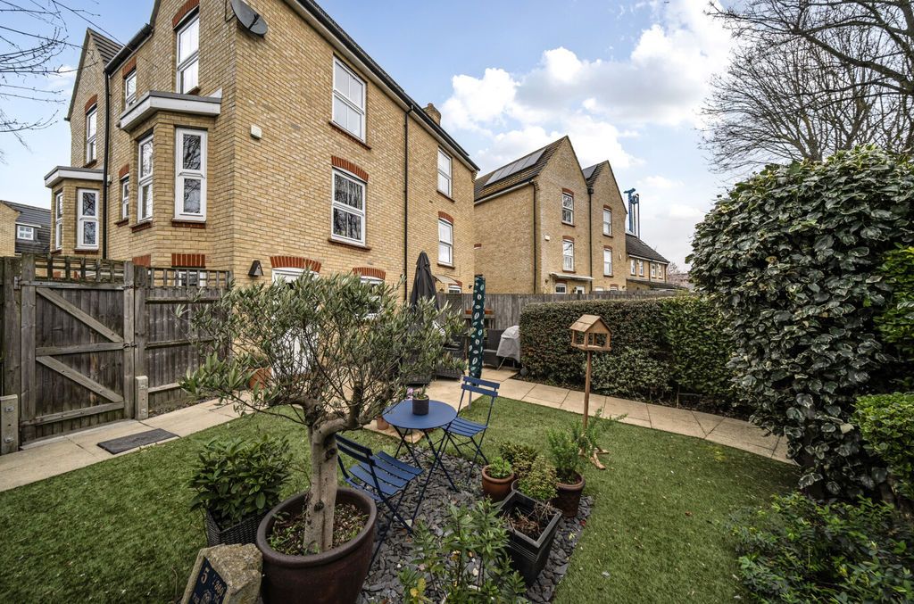 Property photo 2 of 20 Rear Garden Angle 2