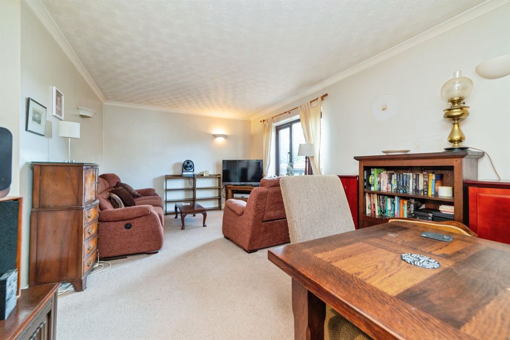 Property photo 3 of 17