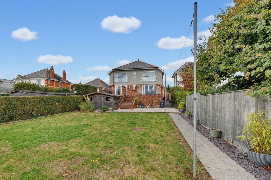 Property photo 2 of 33