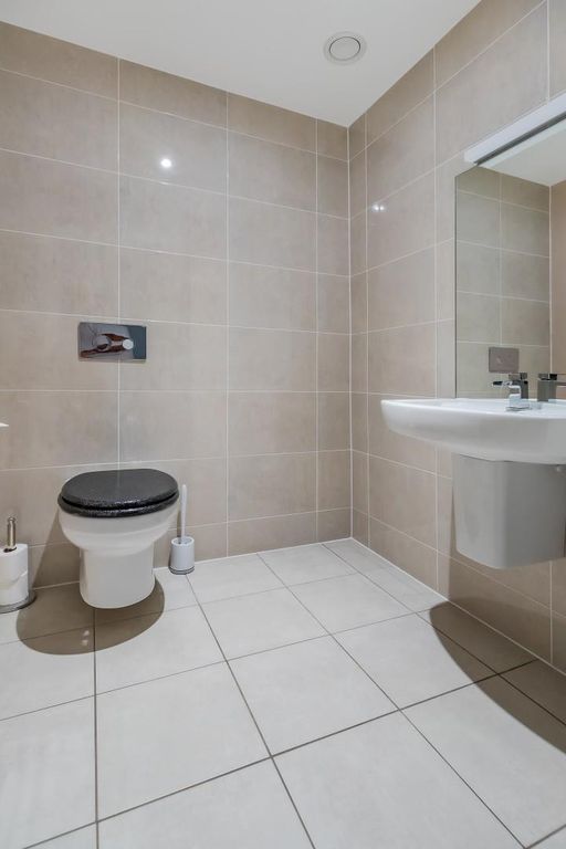 Property photo 3 of 29 Cloakroom