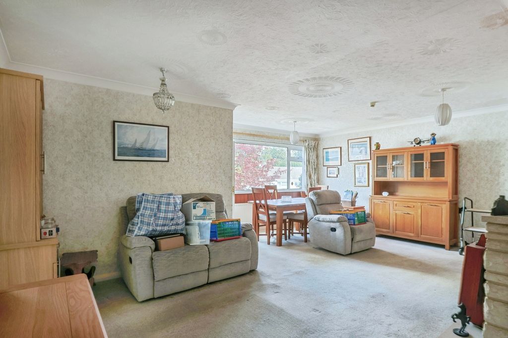 Property photo 3 of 18 Lounge/Diner