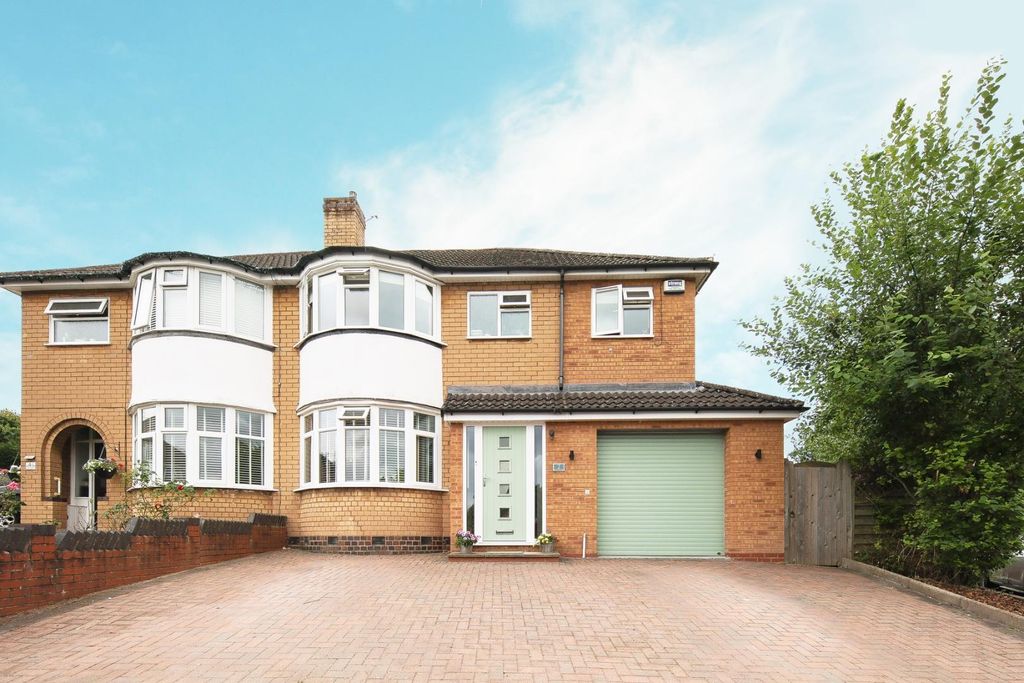 Property photo 1 of 16 Approach