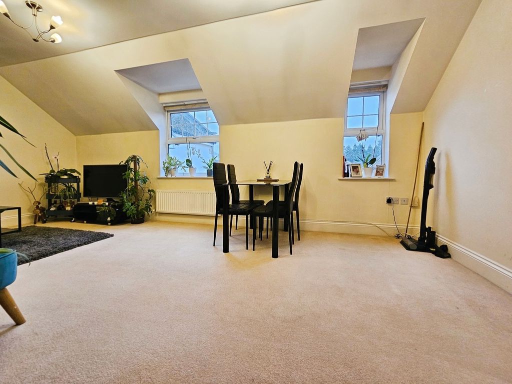 Property photo 3 of 16 Pbox-Img.Jpg