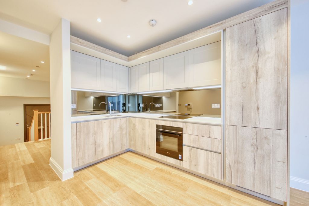 Property photo 3 of 13 Kitchen 2