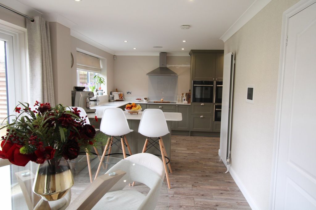 Property photo 2 of 17 Picture No. 25