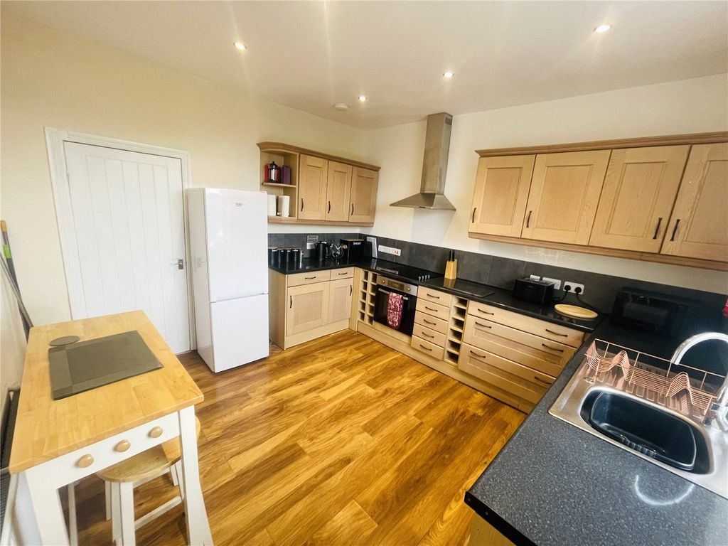 Property photo 2 of 24 Picture No. 04