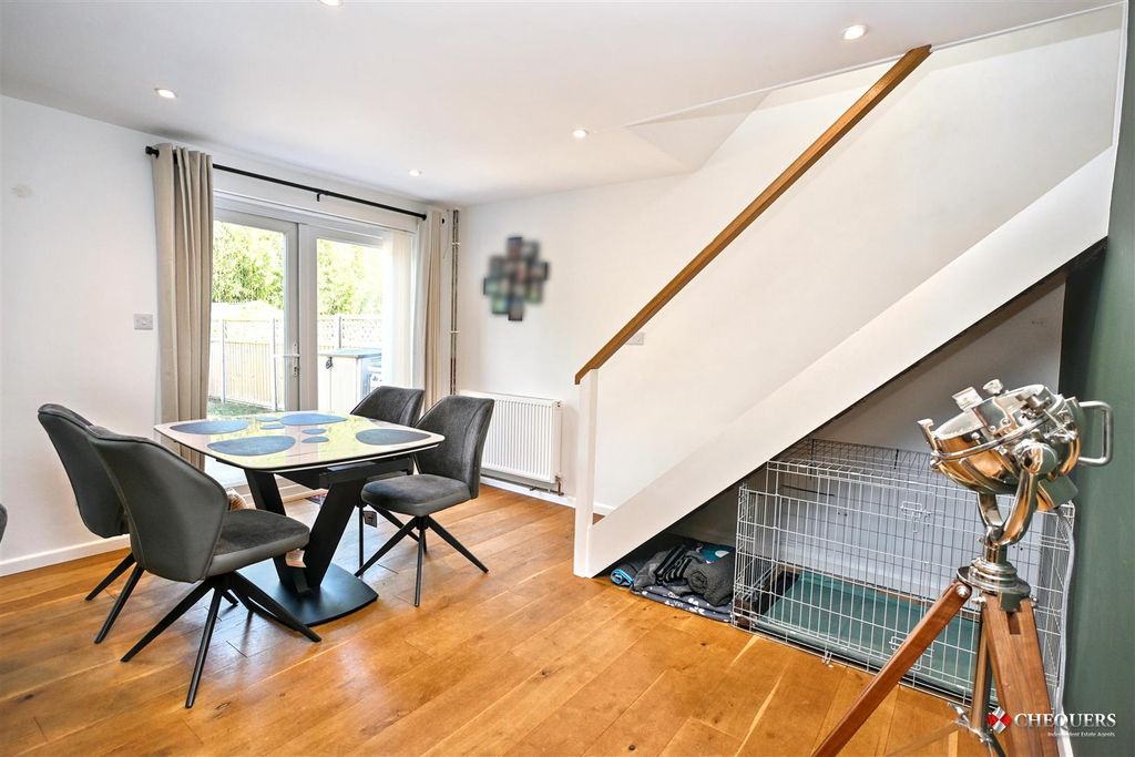 Property photo 3 of 16 Dining Area