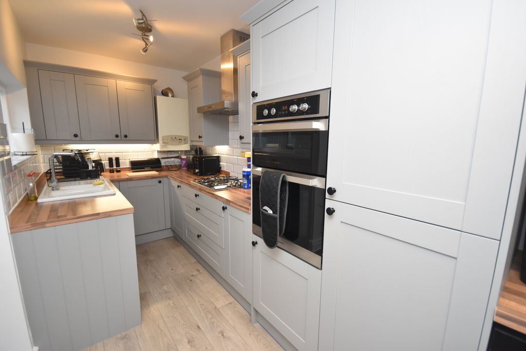 Property photo 2 of 12 Kitchen