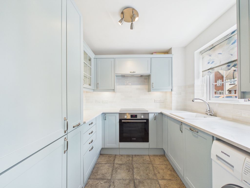 Property photo 2 of 9 Kitchen