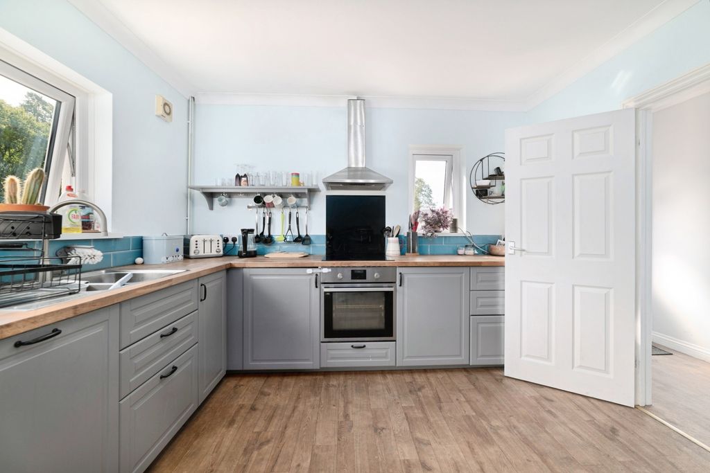 Property photo 3 of 20 Pbox-Img.Jpg