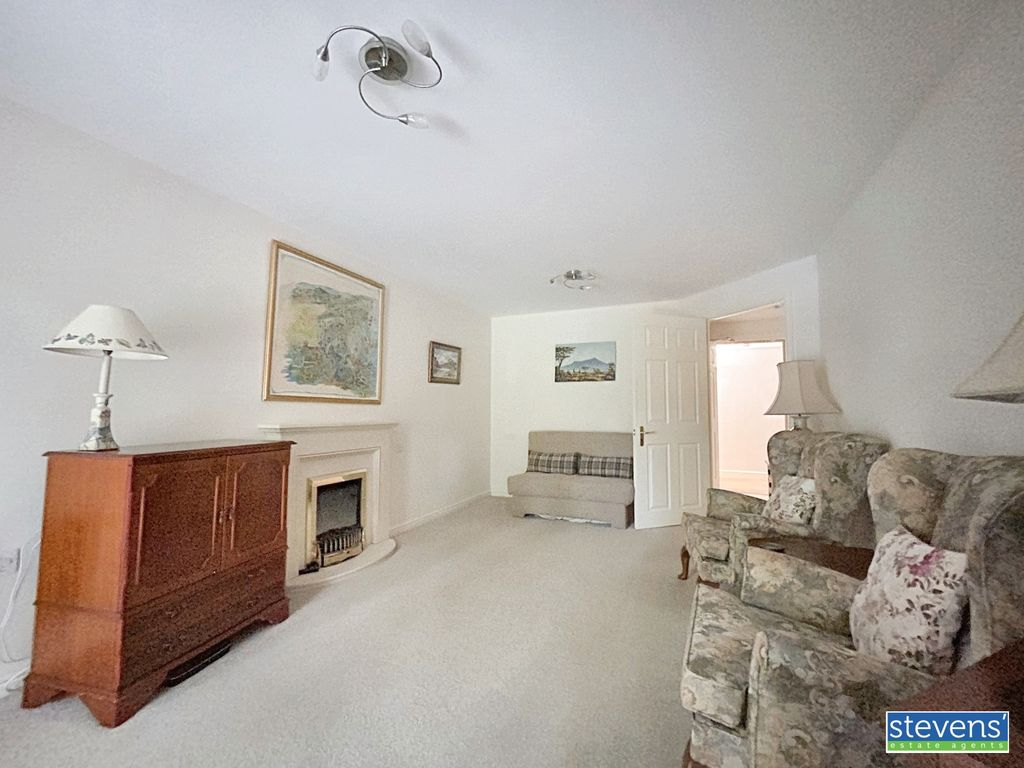 Property photo 3 of 12 Image00003