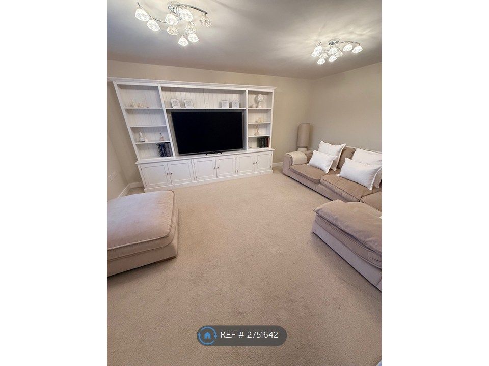 Property photo 3 of 19 Living Room