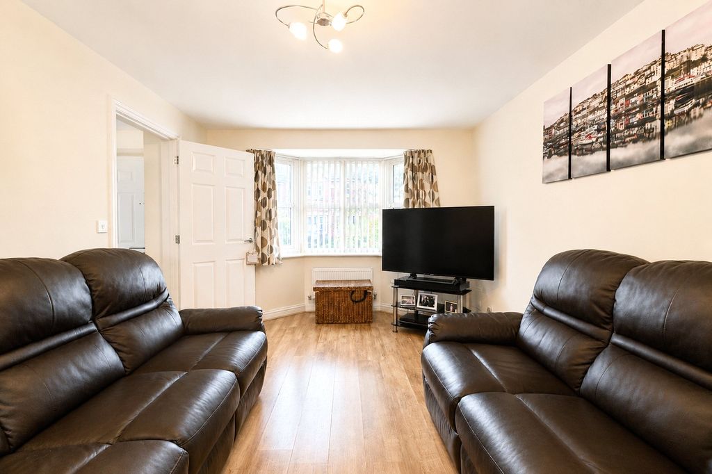 Property photo 2 of 15 Picture No. 23