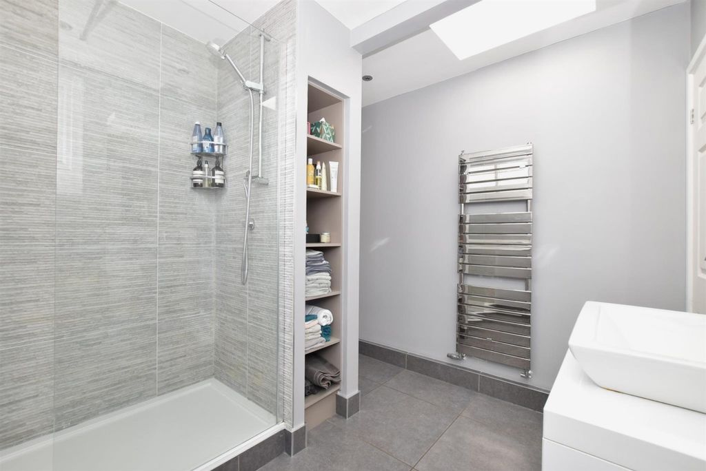 Property photo 3 of 13 B