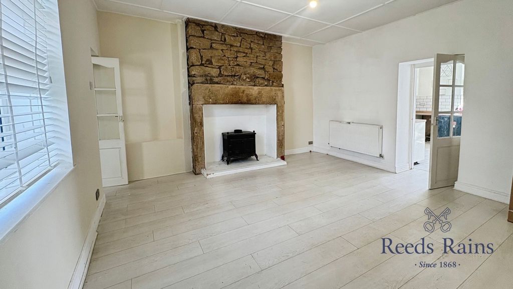 Property photo 3 of 14 Pbox-Img.Jpg