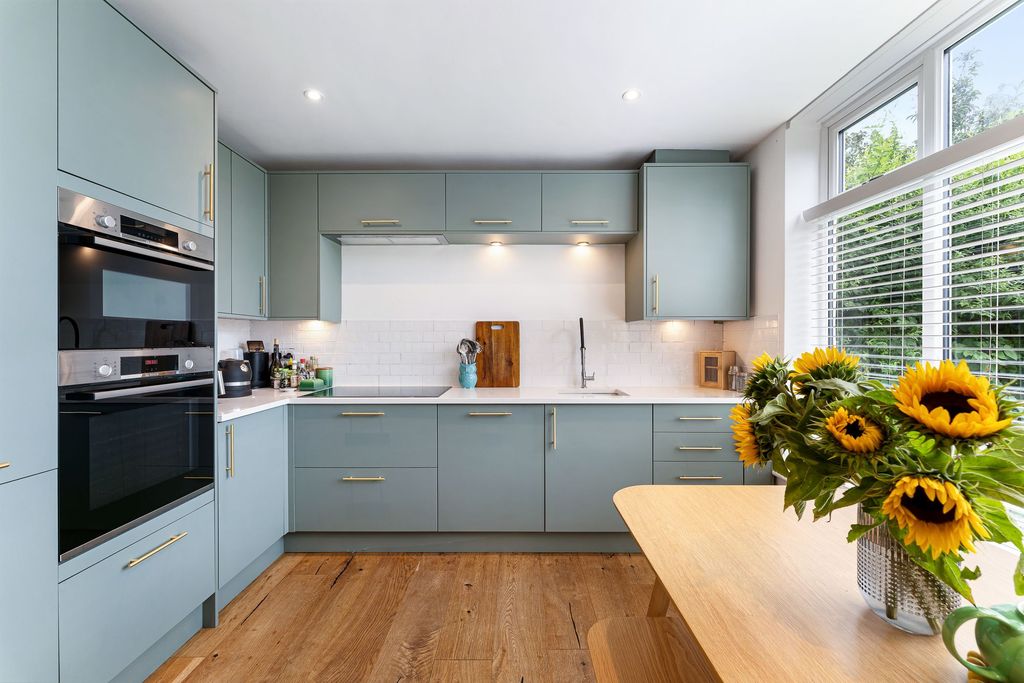 Property photo 3 of 54