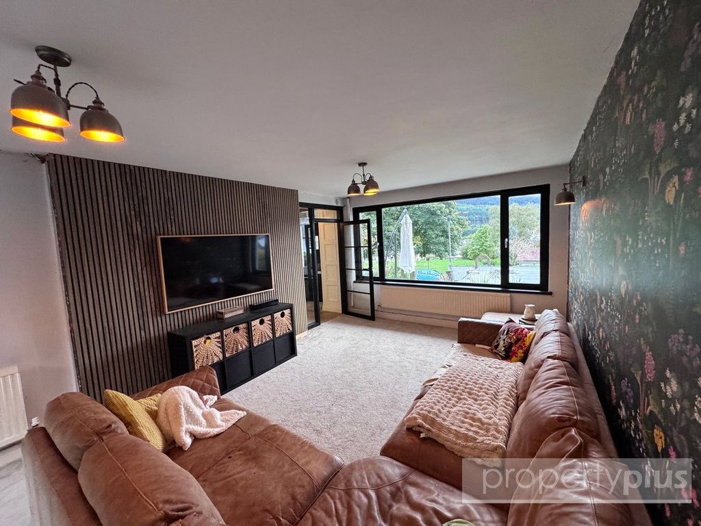 Property photo 2 of 21 Picture No. 16