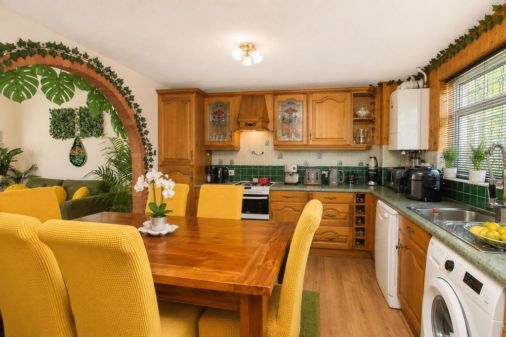 Property photo 3 of 9 4c25Fa77-3Db7-466F-8153-Eae55c150Eee.Png