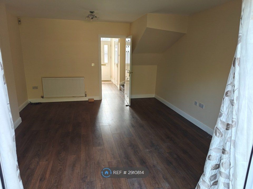 Property photo 3 of 30 Living Room