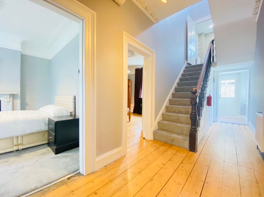 Property photo 2 of 16 Entrance Hall