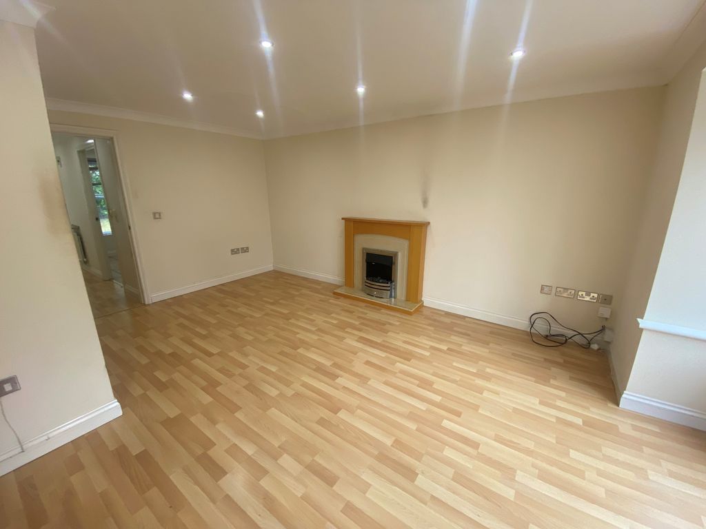 Property photo 3 of 11 Living Room