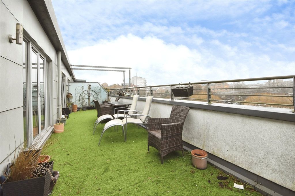 Property photo 1 of 15 Balcony
