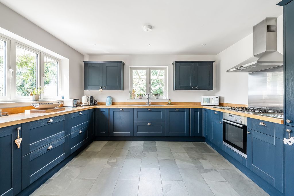 Property photo 3 of 32 4