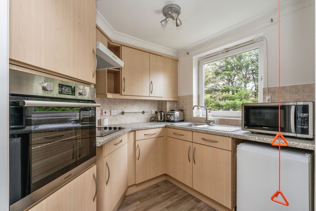 Property photo 2 of 10 Kitchen