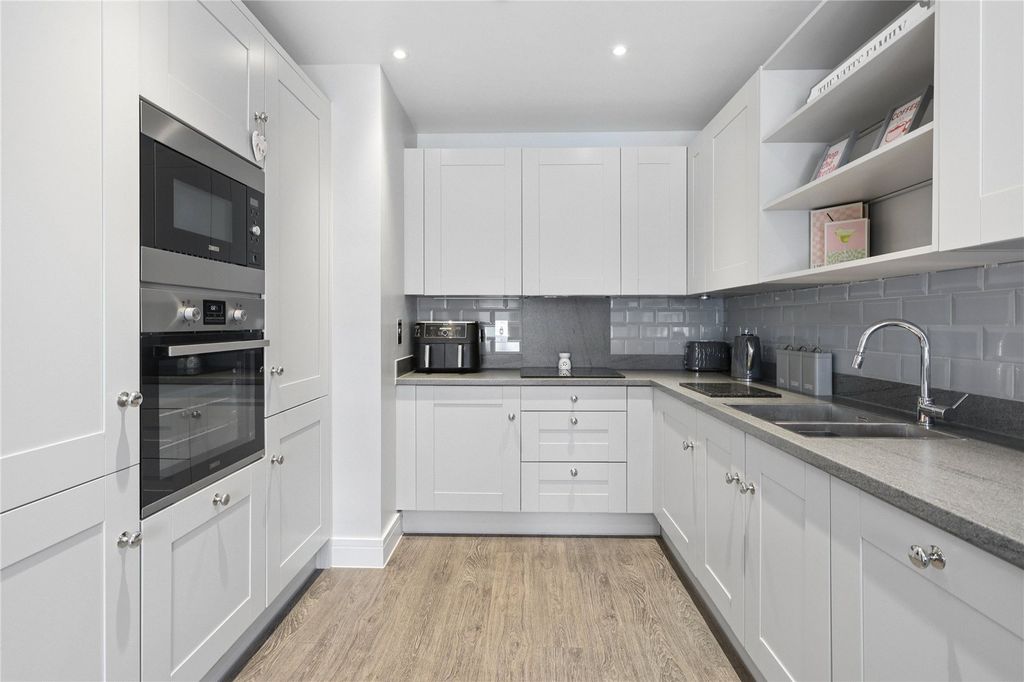 Property photo 3 of 10 Kitchen/Breakfast
